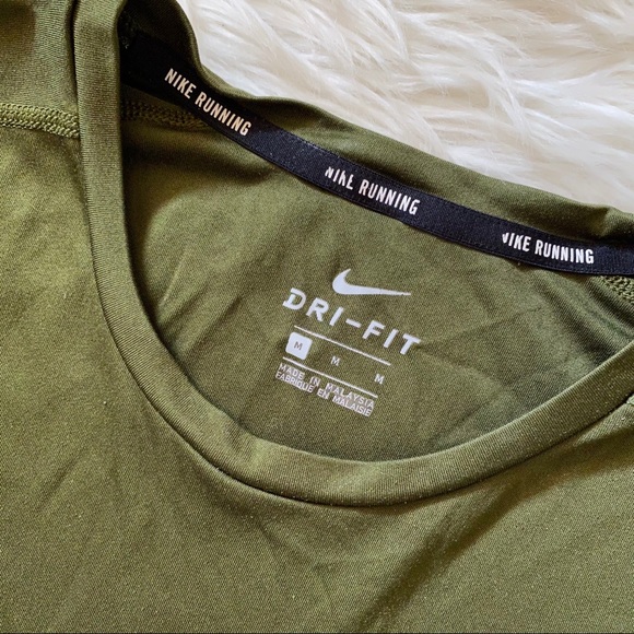 ❌SOLD❌NIKE MEN'S OLIVE GREEN DRI-FIT SHIRT - Picture 4 of 6